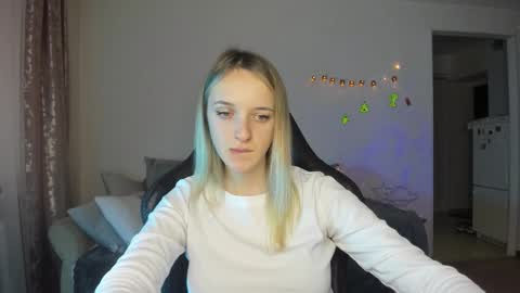 Snapshot of rousereed chatting on November 10, 7:18 am Rouse online show from November 10, 7:18 am