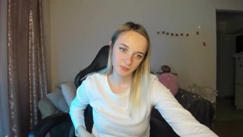 Snapshot of rousereed chatting on November 15, 2:02 pm Rouse online show from November 15, 2:02 pm