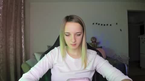 Snapshot of rousereed chatting on November 18, 8:08 am Rouse online show from November 18, 8:08 am