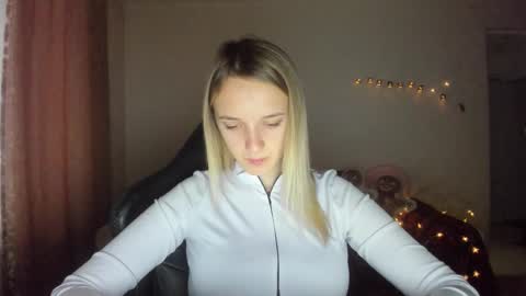 Snapshot of rousereed chatting on November 30, 7:23 am Rouse online show from November 30, 7:23 am