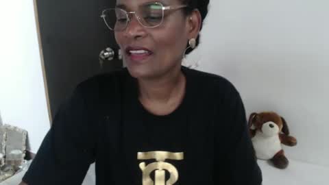 luxa online show from February 8, 9:25 pm