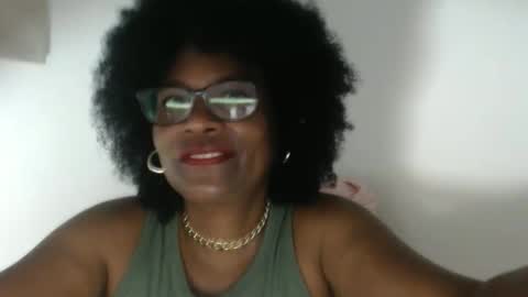 luxa online show from April 3, 1:09 pm