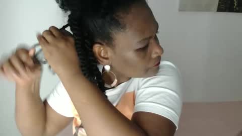 luxa online show from April 21, 1:28 pm