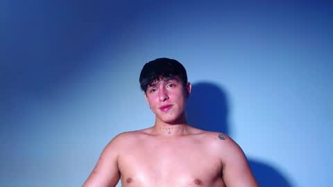 rowanboy23 online show from April 18, 2:59 am