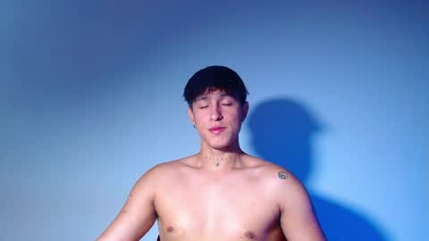 rowanboy23 online show from April 19, 1:27 am