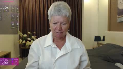 Snapshot of roxana_brooks chatting on December 3, 11:47 pm Roxana online show from December 3, 11:47 pm