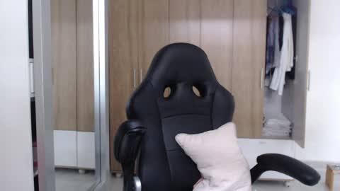 Roxana online show from February 8, 7:05 pm