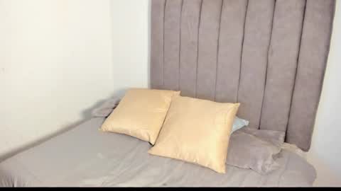 Snapshot of roxanedewalle chatting on November 15, 8:44 am Roxane online show from November 15, 8:44 am