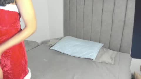 Snapshot of roxanedewalle chatting on November 27, 11:34 am Roxane online show from November 27, 11:34 am