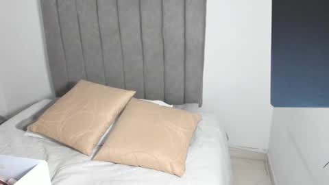 Snapshot of roxanedewalle chatting on December 2, 11:15 am Roxane online show from December 2, 11:15 am