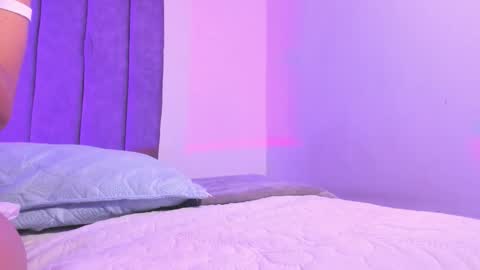 Snapshot of roxanedewalle chatting on December 4, 6:34 am Roxane online show from December 4, 6:34 am