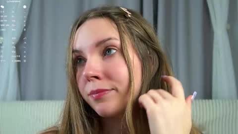 Snapshot of roxannastoo chatting on November 15, 1:03 am roxannastoo online show from November 15, 1:03 am