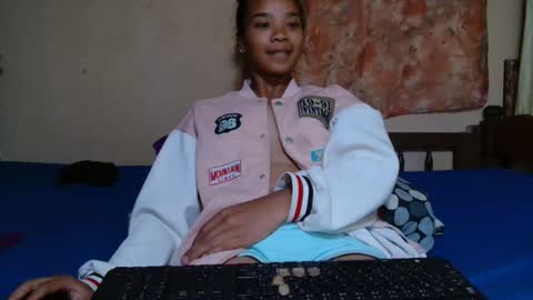 roxanne_98 online show from February 23, 2:40 am