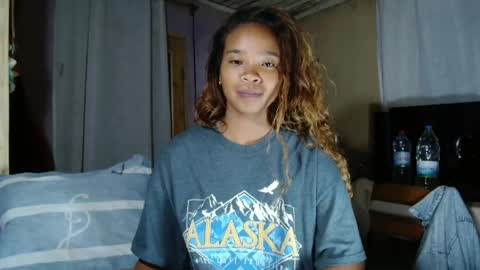 roxanne_98 online show from April 17, 6:00 pm