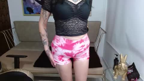 Snapshot of roxanne_vale chatting on November 15, 8:38 pm Roxanne online show from November 15, 8:38 pm