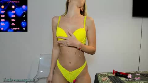 Snapshot of roxannequin chatting on March 5, 5:18 pm roxanne online show from March 5, 5:18 pm