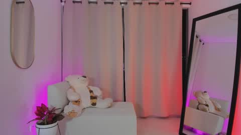  R O X I E  online show from October 19, 4:35 am