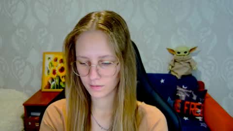 roxie_shy online show from September 11, 7:41 am