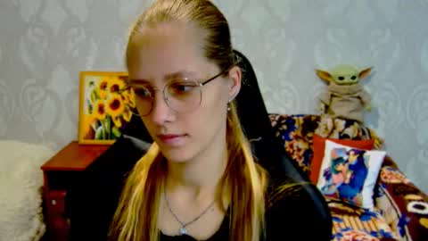 roxie_shy online show from September 12, 7:30 am