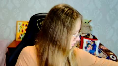 roxie_shy online show from October 1, 9:15 am