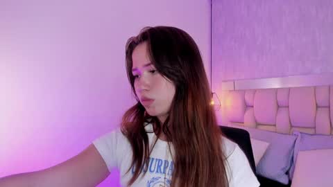 Snapshot of roxie_summers chatting on December 27, 1:43 am Roxie online show from December 27, 1:43 am