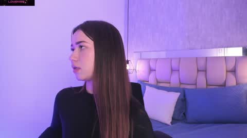 Snapshot of roxie_summers chatting on February 9, 2:17 am Roxie online show from February 9, 2:17 am