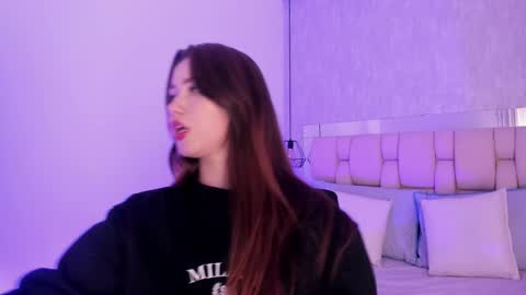 Snapshot of roxie_summers chatting on February 14, 7:44 pm Roxie online show from February 14, 7:44 pm