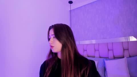 Snapshot of roxie_summers chatting on February 14, 10:47 pm Roxie online show from February 14, 10:47 pm