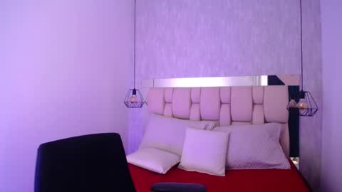 Snapshot of roxie_summers chatting on February 24, 11:41 pm Roxie online show from February 24, 11:41 pm