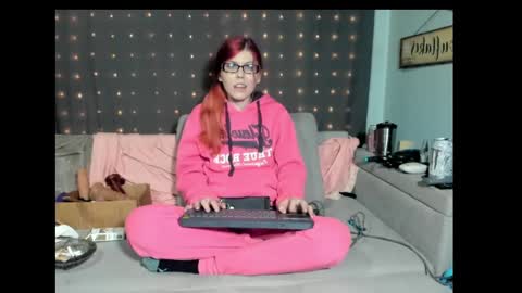 roxihazeleyes online show from March 2, 12:43 pm