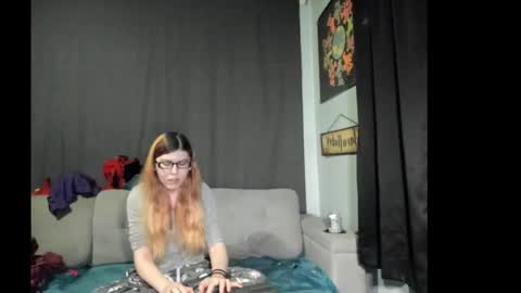 roxihazeleyes online show from November 7, 6:57 am