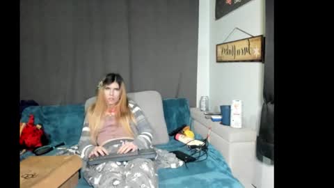 roxihazeleyes online show from January 19, 6:06 am