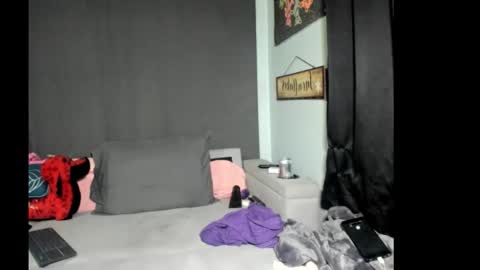 roxihazeleyes online show from February 9, 5:00 am