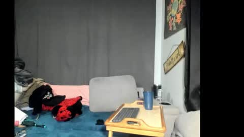 roxihazeleyes online show from March 3, 6:19 am