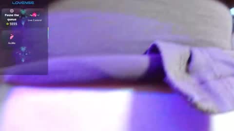 Snapshot of roxx_iie chatting on October 20, 7:36 pm roxiie online show from October 20, 7:36 pm