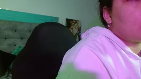 Snapshot of roxx_iie chatting on December 15, 12:09 pm roxiie online show from December 15, 12:09 pm