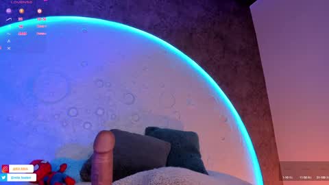 Snapshot of roxxxevelvet chatting on February 22, 8:20 pm Roxx IG online show from February 22, 8:20 pm