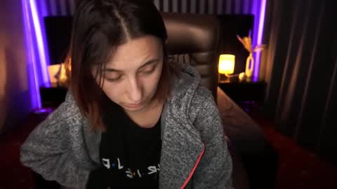 Snapshot of roxy_rayy chatting on December 6, 5:09 am roxy_rayy online show from December 6, 5:09 am