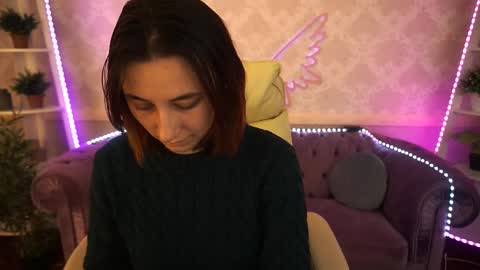Snapshot of roxy_rayy chatting on December 6, 7:56 pm roxy_rayy online show from December 6, 7:56 pm