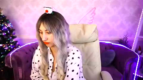 Snapshot of roxy_rayy chatting on December 24, 2:01 pm roxy_rayy online show from December 24, 2:01 pm