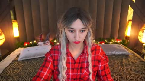 Snapshot of roxy_rayy chatting on December 29, 5:44 pm roxy_rayy online show from December 29, 5:44 pm