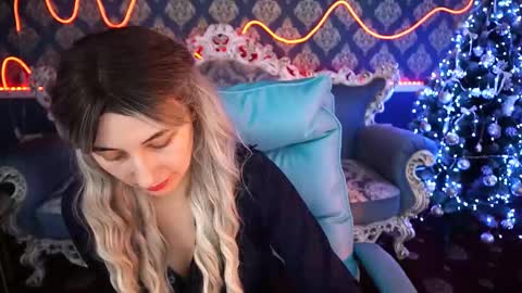 Snapshot of roxy_rayy chatting on January 15, 11:00 am roxy_rayy online show from January 15, 11:00 am