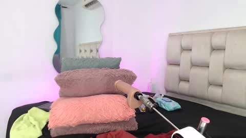 Snapshot of roxy_smith69 chatting on October 4, 11:25 pm Roxy smith69 online show from October 4, 11:25 pm