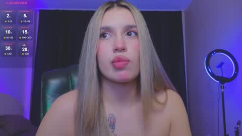 Snapshot of roxychilli chatting on November 15, 9:21 pm Roxy online show from November 15, 9:21 pm