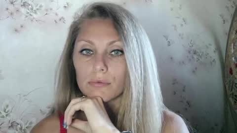 Snapshot of roxyfox18x01 chatting on September 25, 8:40 am roxyfox18x01 online show from September 25, 8:40 am