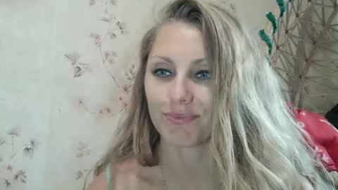 Snapshot of roxyfox18x01 chatting on October 4, 1:53 pm roxyfox18x01 online show from October 4, 1:53 pm