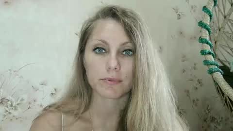 Snapshot of roxyfox18x01 chatting on October 10, 7:40 am roxyfox18x01 online show from October 10, 7:40 am