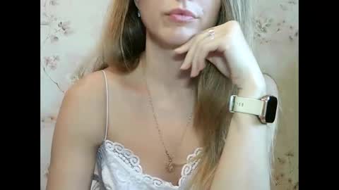 Snapshot of roxyfox18x01 chatting on October 23, 8:24 am roxyfox18x01 online show from October 23, 8:24 am