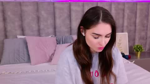 Snapshot of roxylester chatting on February 20, 9:44 am Roxy online show from February 20, 9:44 am