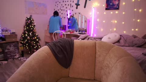 roxysuh online show from January 17, 8:13 am